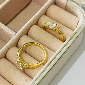 ANEL ZIRC. OVAL CENTRAL BANHO DOURADO