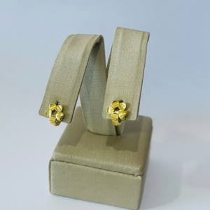 ARGOLA FLOR SM BANHO DOURADO