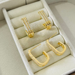 BRINCO TRES FILEIRAS CRAV. BANHO DOURADO