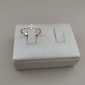 ANEL CRUCIFIXO CRAV. C/ SEIS ZIRC BANHO DOURADO