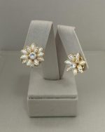 BRINCO FLOR DOZE PONTAS BANHO DOURADO