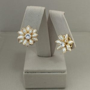 BRINCO FLOR DOZE PONTAS BANHO DOURADO