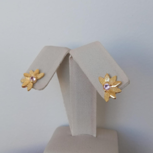 BRINCO MEIA FLOR C/ PEDRA BANHO DOURADO
