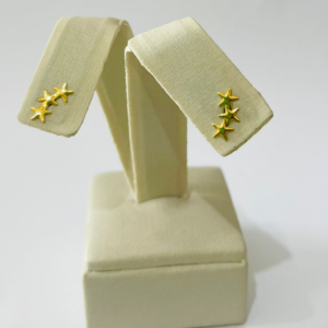 BRINCO TRES ESTRELAS BANHO DOURADO