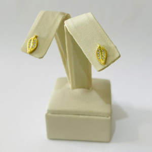 BRINCO FOLHA CRAV. BANHO DOURADO