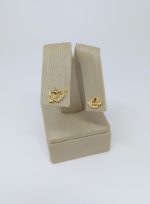 BRINCO CORACAO FLECHADO CRAVEJADO BANHO DOURADO