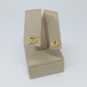 BRINCO CORACAO FLECHADO CRAVEJADO BANHO DOURADO