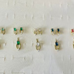 CONJUNTO COM PEDRAS COLORIDA  BRUTO