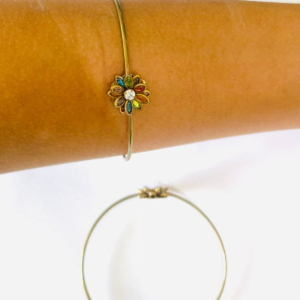 BRACELETE FLOR COM PEDRAS NAS PONTAS BRUTO