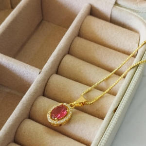 PINGENTE OVAL CRAV. QUATRO GARRAS BANHO DOURADO