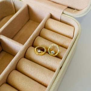 BRINCO CIRCULAR CRAV. C. ZIRC.BANHO DOURADO