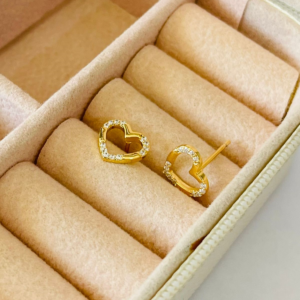 BRINCO CORAÇÃO VAZA. CRAV.LISO BANHO DOURADO