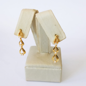 BRINCO GOTA COM PEDRA BANHO DOURADO