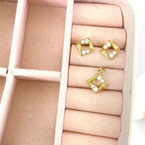 CONJUNTO QUADRADO COM 4 ZIRC .BRUTO