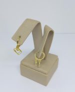 ARGOLA PEND. DOIS CORACOES VAZ. E FRIZ. BANHO DOURADO