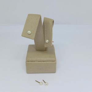 BRINCO MEIA PEROLA 4MM BRUTO