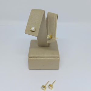 BRINCO ZIRC QUADRADA BANHO DOURADO