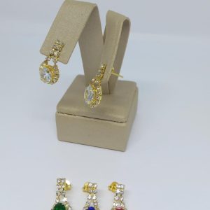 BRINCO ZIRC OVAL 6X8 RODEADO DE PEDRAS BANHO DOURADO