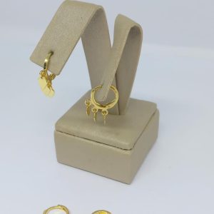 ARGOLA PEND. TRES CORACOES LISOS BANHO DOURADO