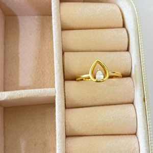 ANEL OVAL VAZ E COM PEDRA CENTRAL BANHO DOURADO