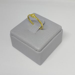 ANEL UMA ESTRELA CENTRAL COM ZIRC. BANHO DOURADO