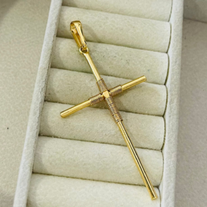 PINGENTE CRUCIFIXO BANHO RELUZ