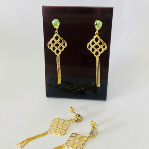 BRINCO GOTA 6X8 COM FRANJA BANHO DOURADO