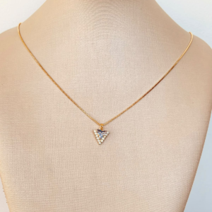 GARGANTILHA C/ ZIRC TRIANGULAR E PEDRAS BANHO DOURADO