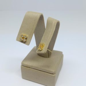 BRINCO QUATRO ZIRC VAZ. NO CENTRO BANHO DOURADO