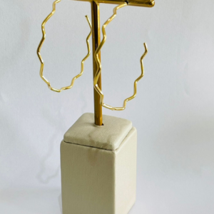 ARGOLA FIO ONDULADO BANHO DOURADO