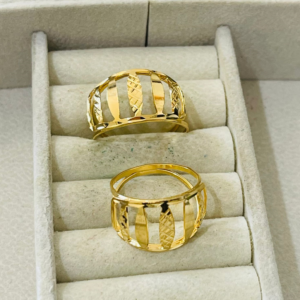ANEL LISTRAS LISAS E FRIZ. BANHO DOURADO