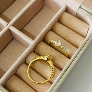 ANEL ZIRC. CENTRAL 6 GARRAS BANHO DOURADO