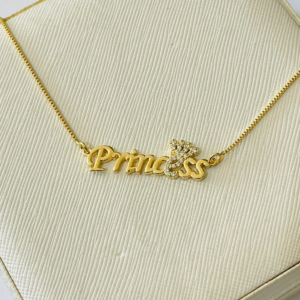 GARGANTILHA NOME PRINCESS. CRAV. BANHO DOURADO