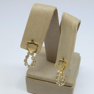 BRINCO GATO COM PEDRAS BANHO DOURADO