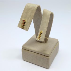 BRINCO LOSANGOS C/ PEDRAS BANHO DOURADO