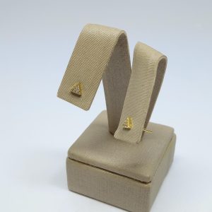 BRINCO TRIANGULO CRAV. 04 BANHO DOURADO