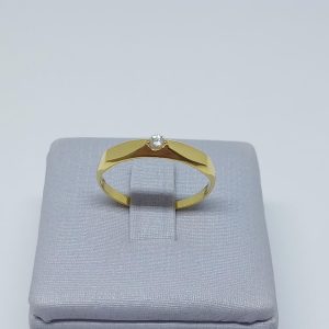 ANEL C. RELEVO E PEDRA CENTRAL BANHO DOURADO