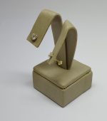 BRINCO CORACAO 4 GARRAS BANHO DOURADO