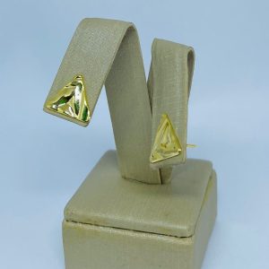 BRINCO ORGANICO TRIANGULO BANHO DOURADO