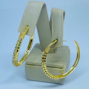 fora de linha ARGOLA TRANC. 15 PEDRAS BANHO DOURADO