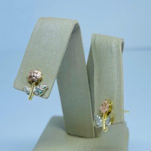 BRINCO FLOR C/ RHODIUM BANHO DOURADO