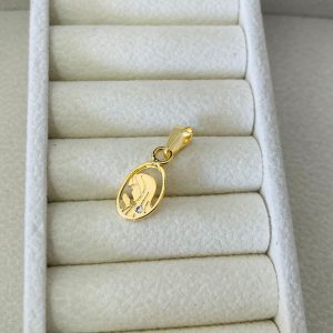 PINGENTE NOSSA SENHORA ORANDO BANHO DOURADO
