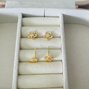 BRINCO FLOR TODA CRAVEJADA SM BANHO DOURADO