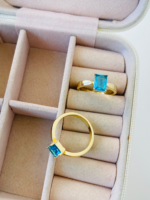 ANEL PEDRA QUADRADA BANHO DOURADO