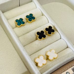 BRINCO TREVO MADREPEROLA BANHO DOURADO