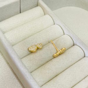 BRINCO DOIS CORACOES JUNTOS CRAV. BANHO DOURADO