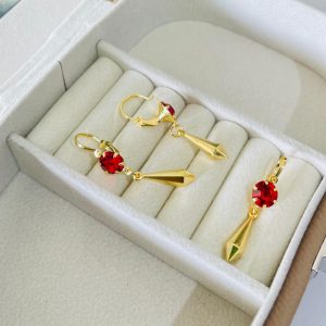 ARGOLA PEND. CABACINHA SEIS GARRAS BANHO DOURADO