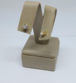 BRINCO SOLITARIO 5MM SM BANHO DOURADO