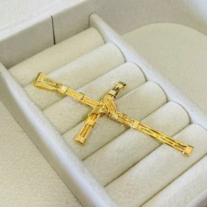 PINGENTE CRUCIFIXO CENTRO C/FIO BANHO DOURADO