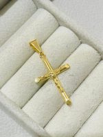 PINGENTE CRUZ ESTAMP C/ CRISTO 23MM SM BANHO DOURADO